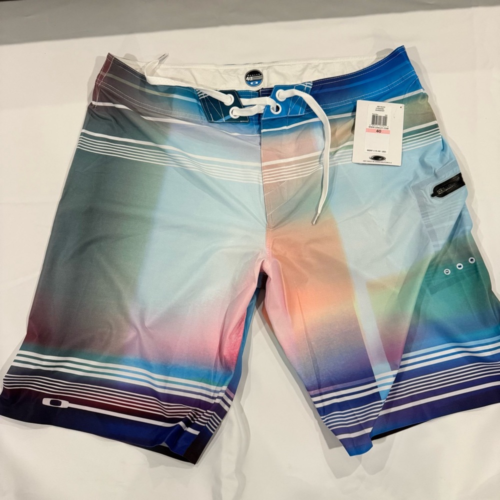 NWT OAKLEY HYPERSONIC BOARDSHORTS - SIZE 40